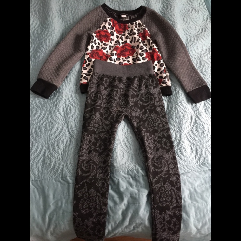 Cute sweater and fleece leggings set